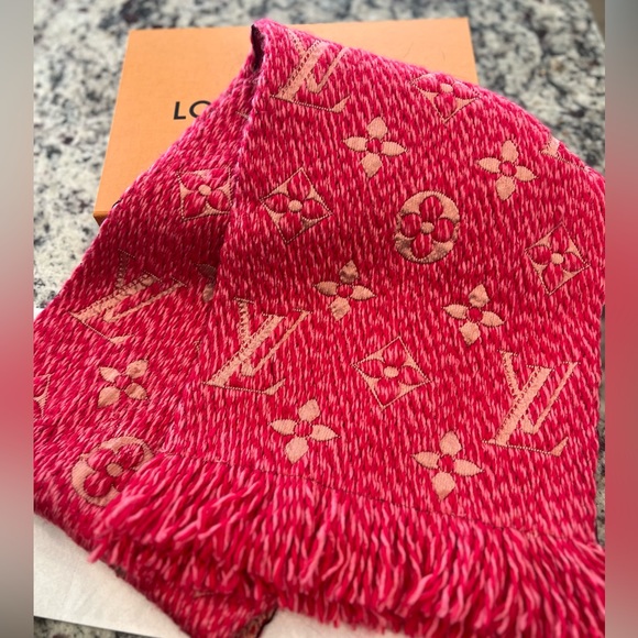 Louis Vuitton Logomania Scarf - Picture 5 of 12